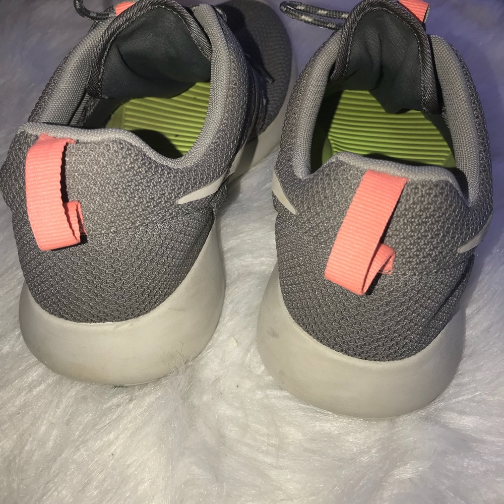 Roshes - Picture 3 of 5